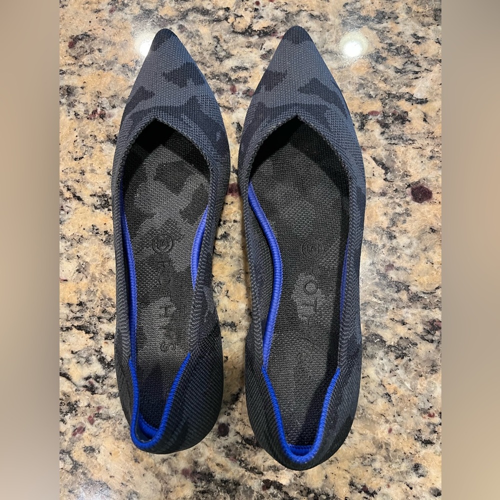 ROTHY POINTED GREY CAMO FLATS SZ 9- FIT LIKE 8-8.5M